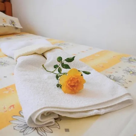 Σπίτι διακοπών Four-bedroom Holiday In Village