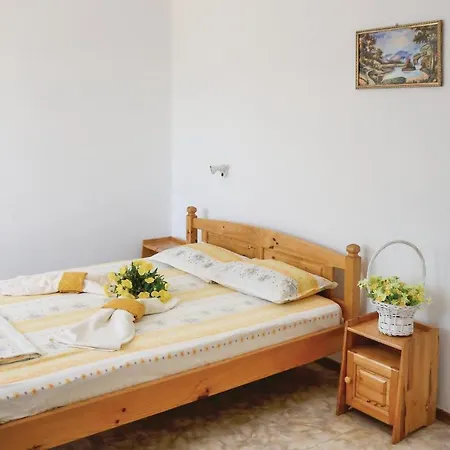 Four-bedroom Holiday In Village Σπίτι διακοπών Velika
