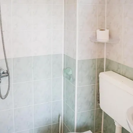 Σπίτι διακοπών Four-bedroom Holiday In Village