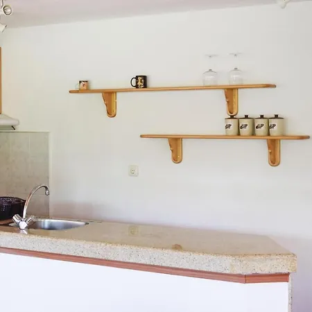 Ваканционна къща Four-bedroom Holiday In Village Велика